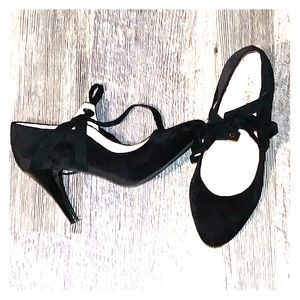 GUC SZ 8 heels Avon cushion walk